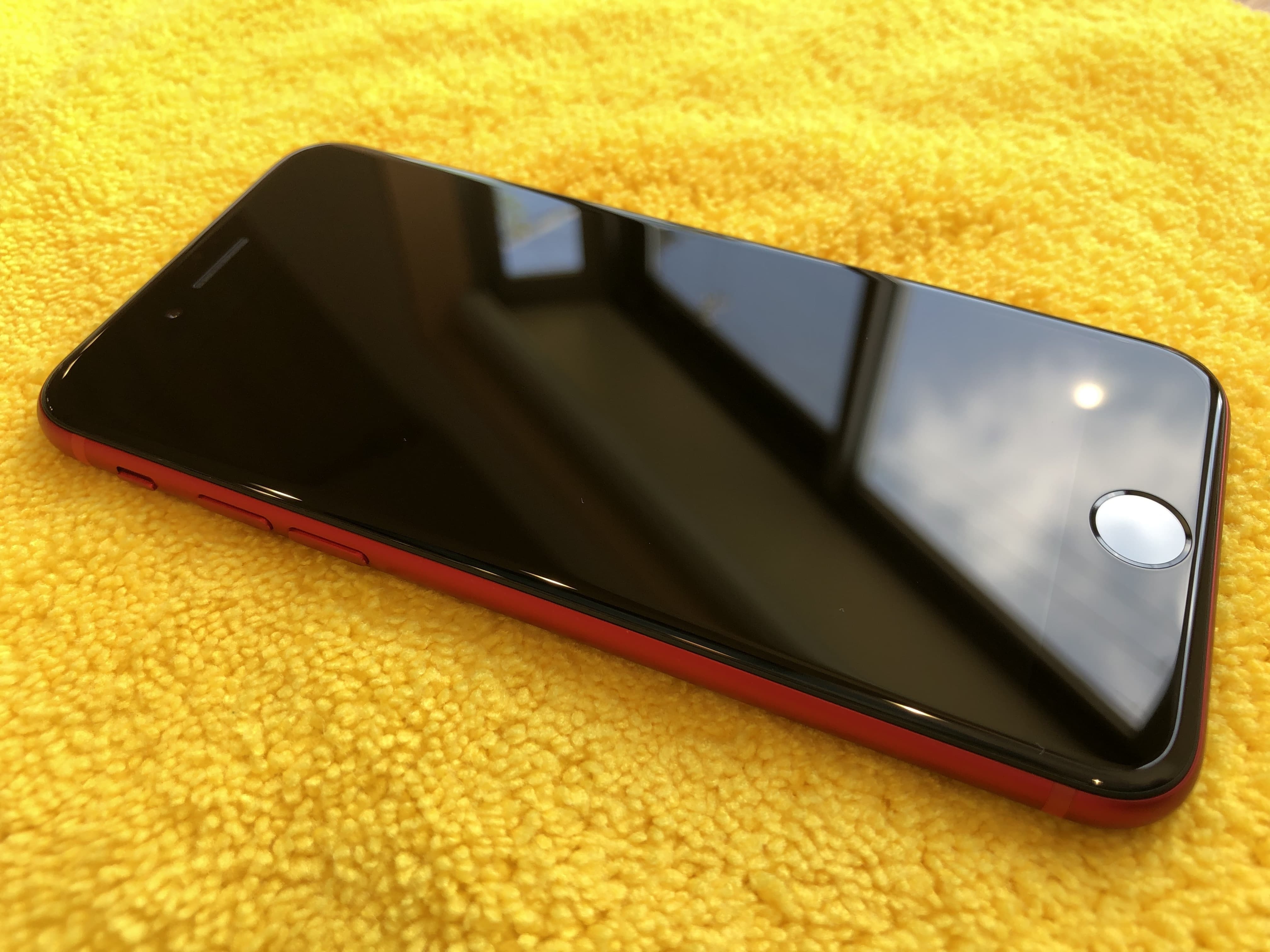 鏡のようにピカピカのスマホ